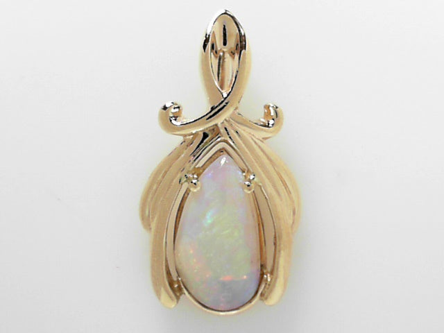 14K Gold Vintage Opal Pendant - Classic Charm