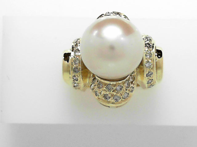 18K Gold Vintage Pearl Diamond Accent Ring