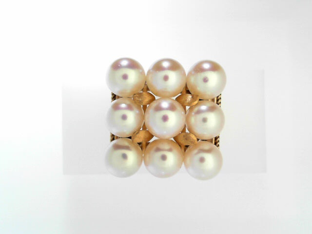 14K Gold Vintage Pearl Solitaire Ring - Classic Elegance