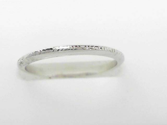 18K Gold Vintage Wedding Band - Intricate Design Elegance