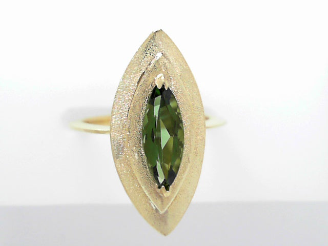 18K Gold Vintage Peridot Ring - Timeless Elegance sz6.25