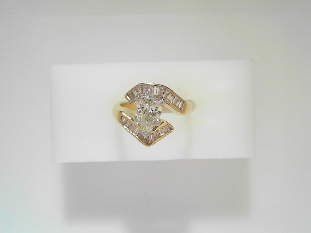 14K Gold Pear Diamond Bridal Ring Set - GIA Certified