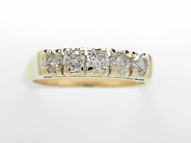 14K Gold Vintage 5-Diamond Ring - Classic Timeless Design