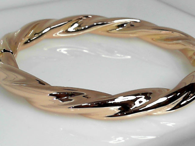18K Gold Vintage Twist Bangle Bracelet - Timeless Elegance