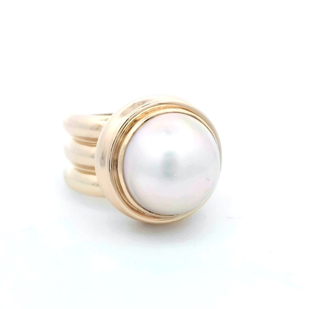 18K Yellow Gold Mabe Pearl Solitaire Ring, Size 9