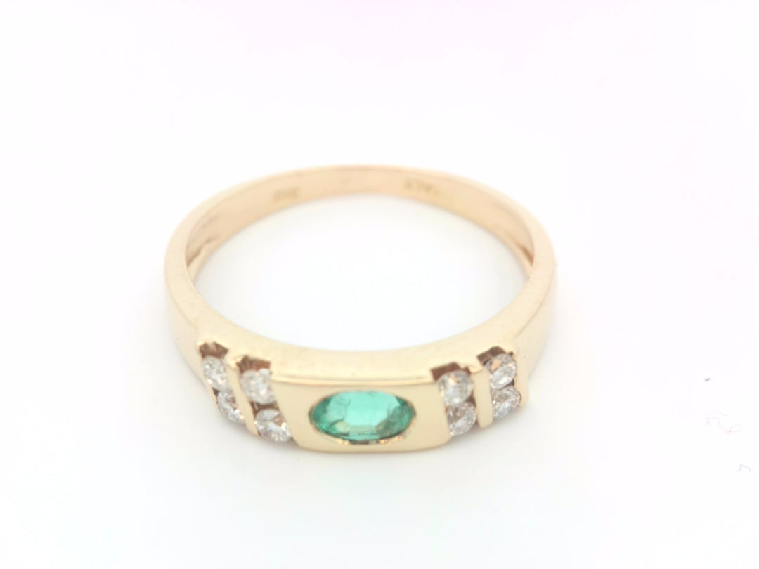 18K Yellow Gold Vintage Emerald Cut Diamond Band Ring