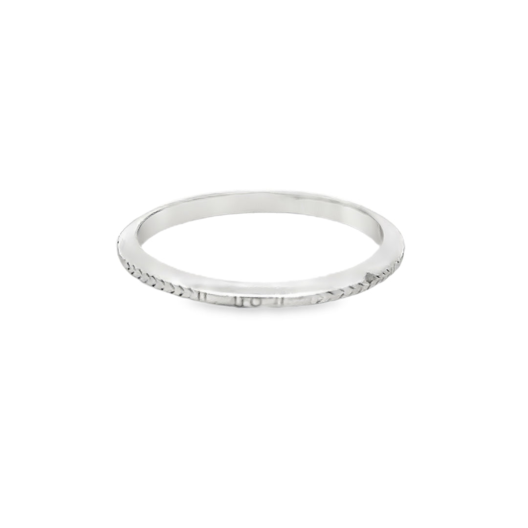 18K Gold Vintage Wedding Band - Intricate Design Elegance